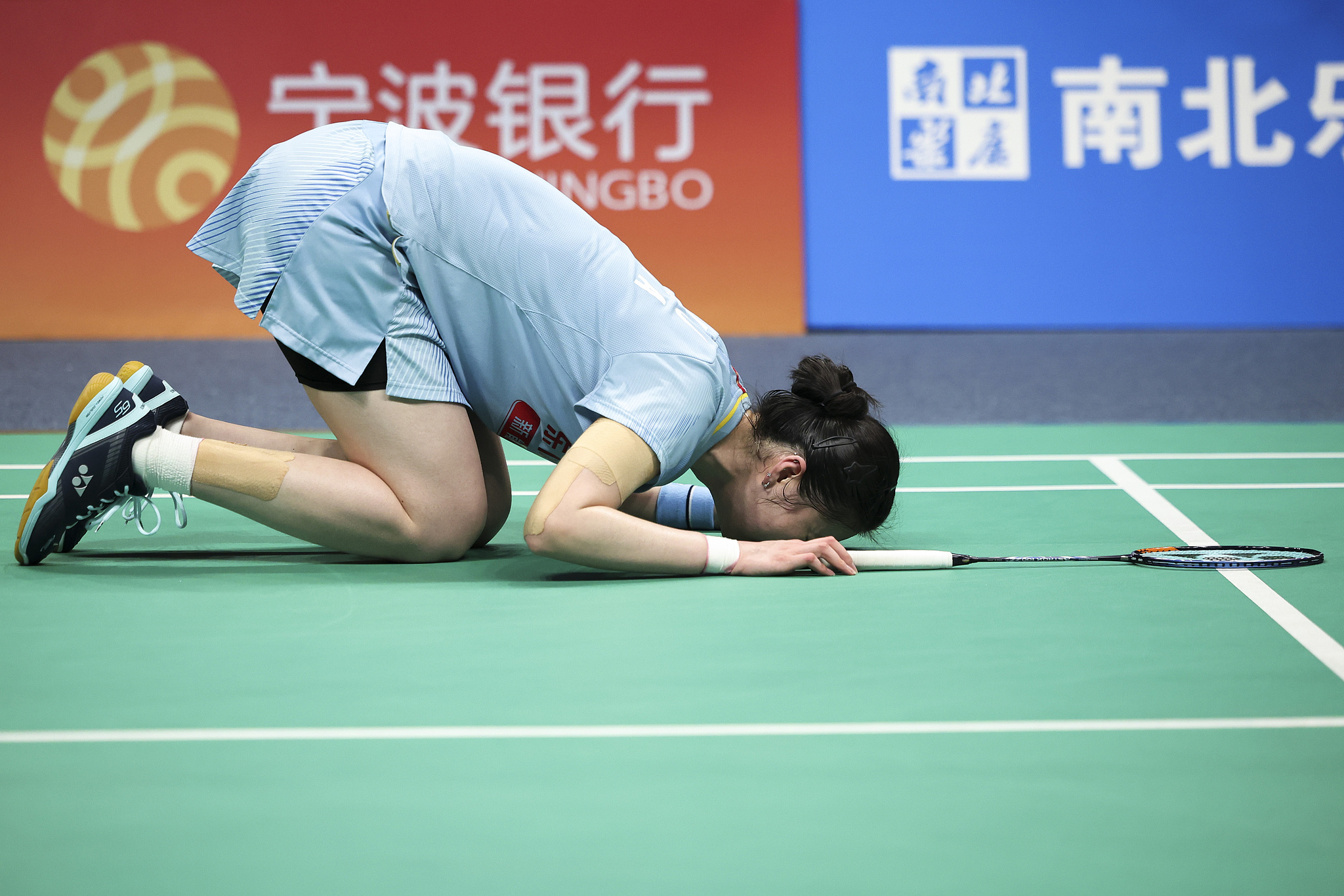 开云在线-国羽名将高昉洁上演“最后一舞”：亲吻赛场 不说再见