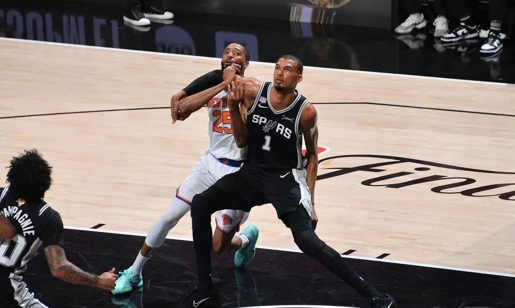 开云下载-NBA总决赛G1大比分0-1!马刺完败尼克斯!文班亚马狂砍26分难救主